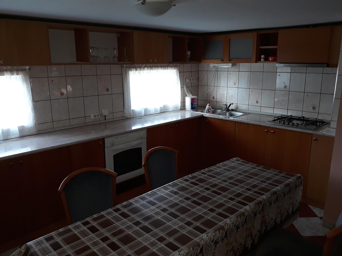 Rozsa Apartman レンティ エクステリア 写真